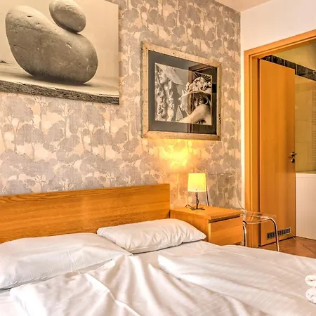 Capital Aparthotel 4*