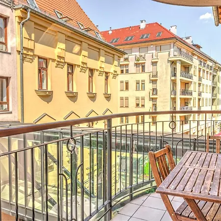 Capital Aparthotel 4*