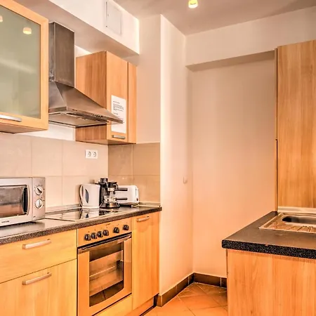 Capital Aparthotel 4*