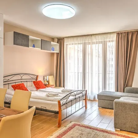 セントラル キャピタル アパートホテル 4*